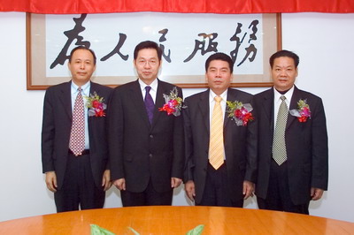 陳坎局長、楊峰主席、盧文輝副市長、林漢洋副秘書長親切合影